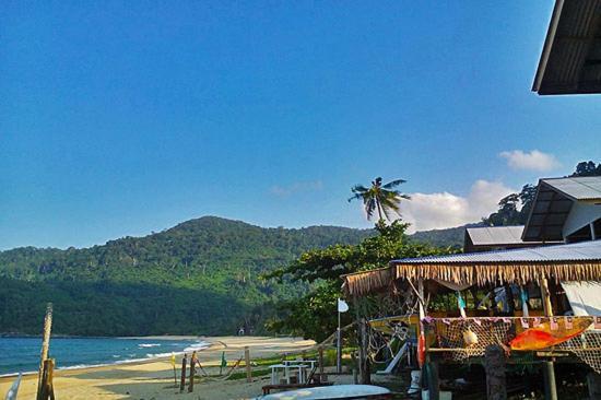 Beachfront Hut Upstairs Astra - Beach Shack Chalet Kampong Juara Экстерьер фото